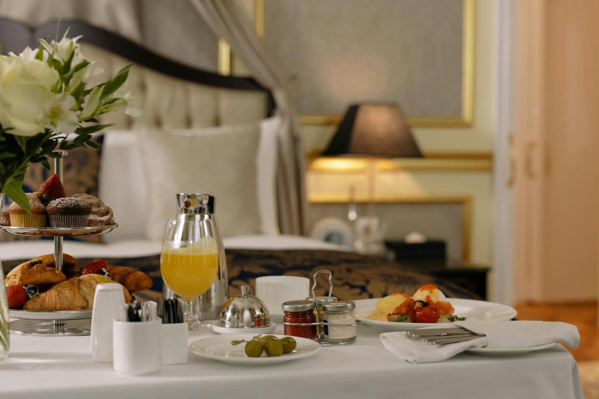 Hotel Seven Near Igi Airport 4*